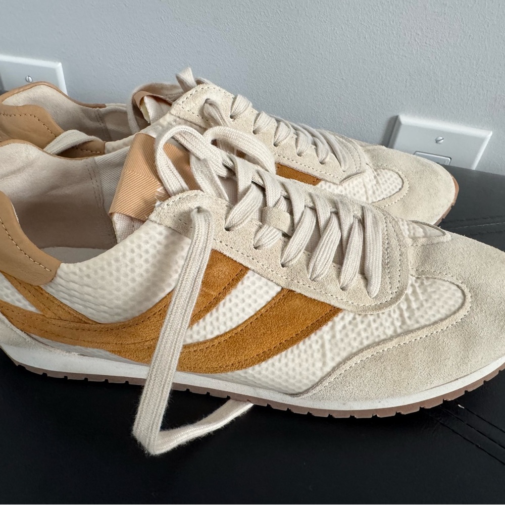 Vince OASIS running sneakers